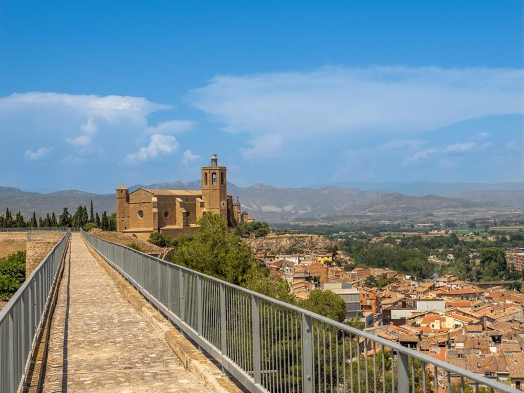 Vista de la muralla de Balaguer desde arriba
