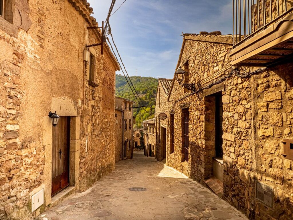 Uno de los pueblos más bonitos cerca de Barcelona (Mura)